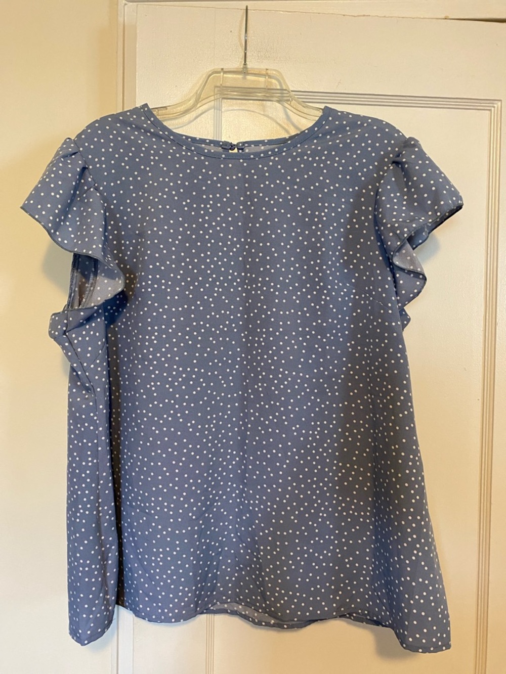 🎀 5/$20 🎀 NWOT SHEIN blue and white print polka dot top size 1XL
